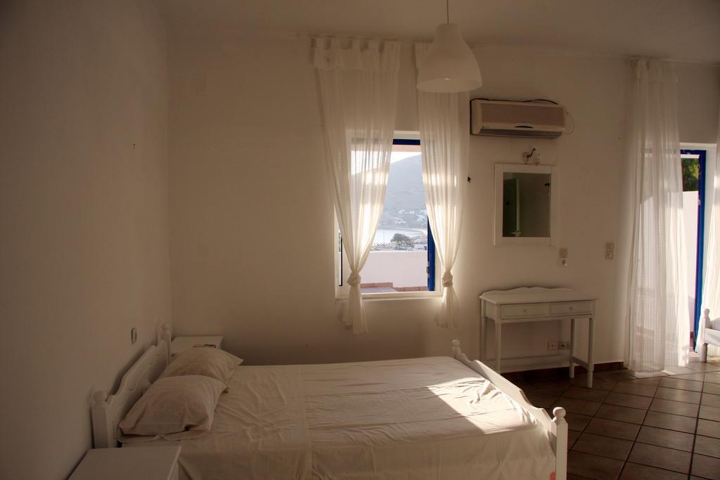 Armadoros Hotel / Ios Backpackers Zewnętrze zdjęcie