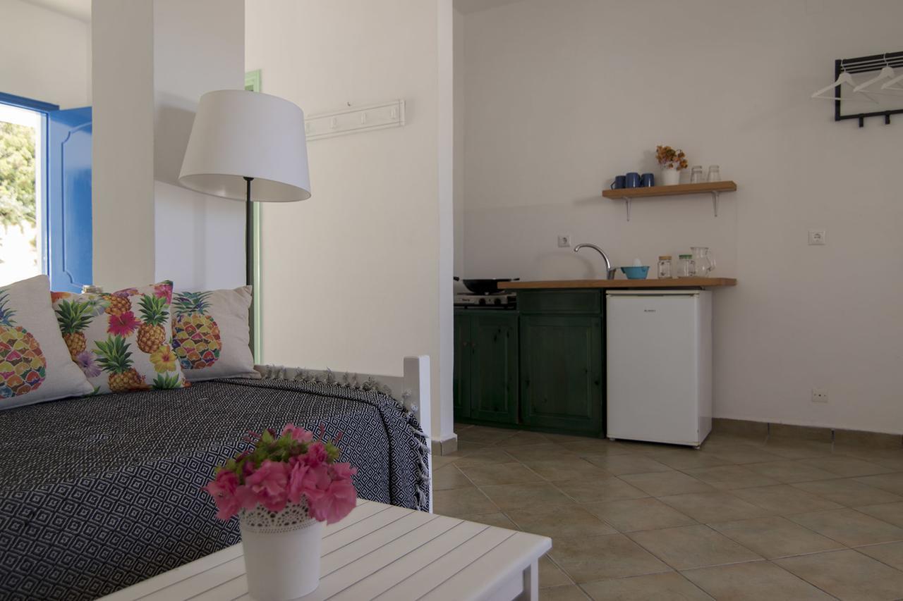 Armadoros Hotel / Ios Backpackers Zewnętrze zdjęcie