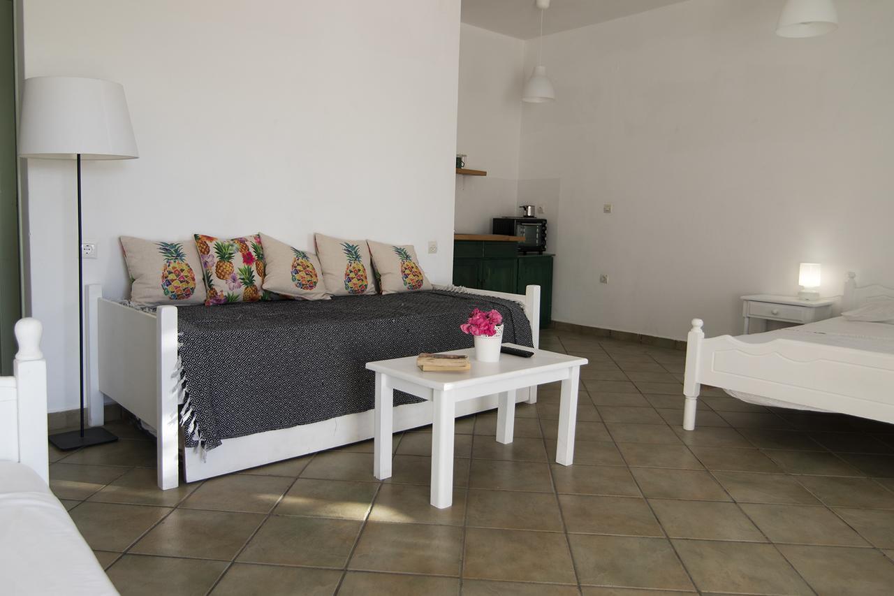 Armadoros Hotel / Ios Backpackers Zewnętrze zdjęcie