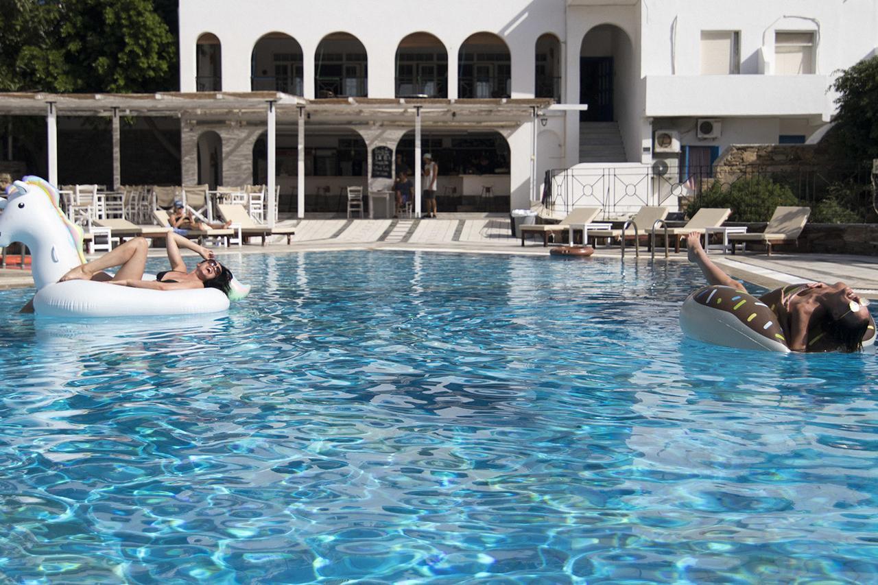 Armadoros Hotel / Ios Backpackers Zewnętrze zdjęcie